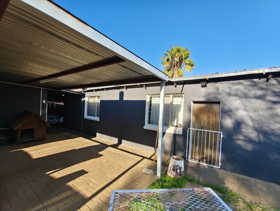 To Let 3 Bedroom Property for Rent in Uitsig Free State